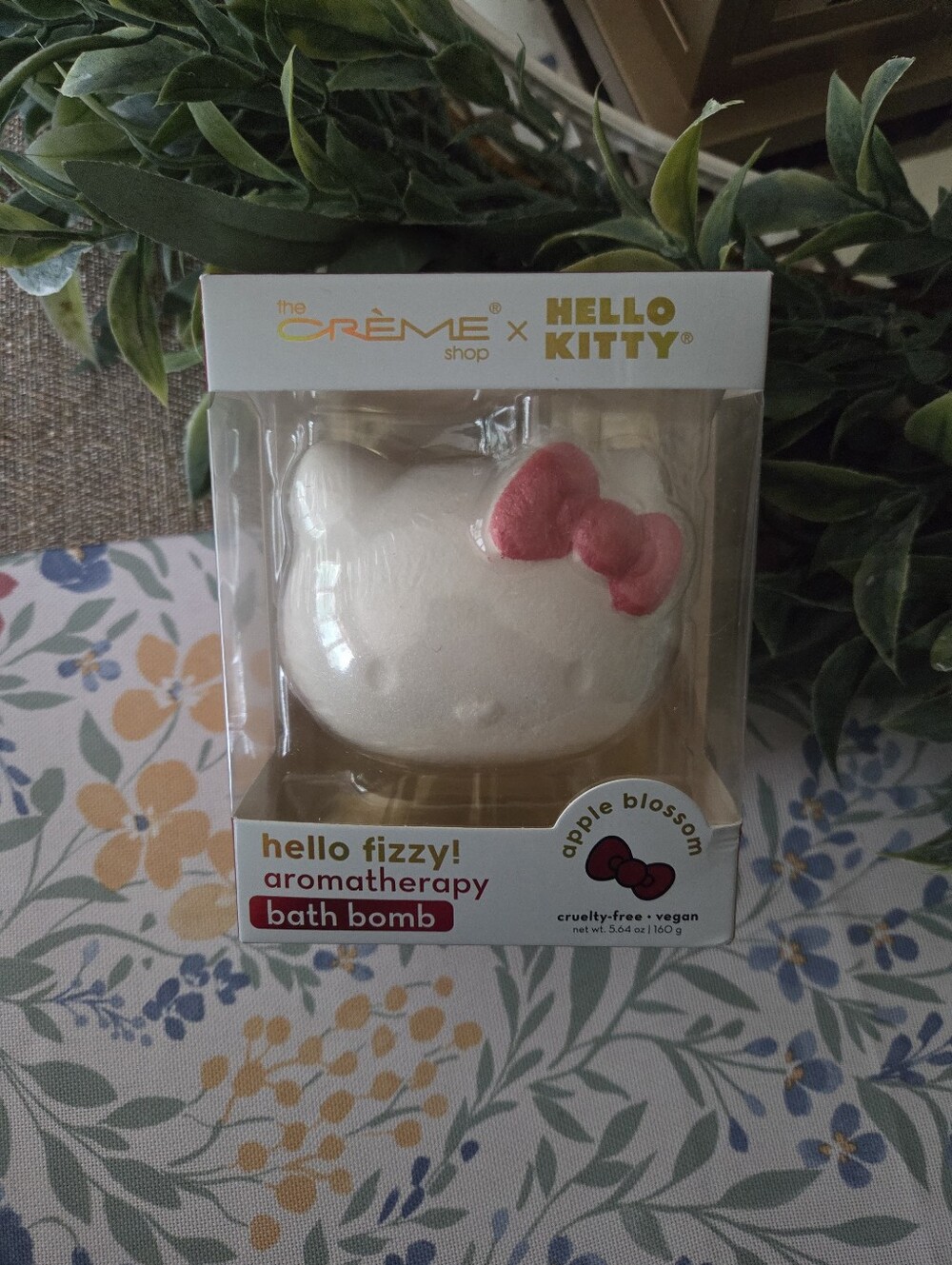 The Crème Shop x Hello Kitty Apple Blossom Bath Bomb - White with Pink Bow